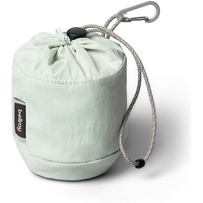 Bellroy Cinch Pouch Horse Year Edition (hop-tas, reistas en bevestigbare make-uptas voor goede organisatie), Zeeschuim, Cinch Pouch Pochette de maquillage et de voyage 0,8 L conçue pour organiser vos essentiels et s'attacher à votre sac Bellroy Cinch Pouch Horse Year Edition (hop-tas, reistas en bevestigbare make-uptas voor goede organisatie), Zeeschuim, Cinch Pouch Pochette de maquillage et de voyage 0,8 L conçue pour organiser vos essentiels et s'attacher à votre sac