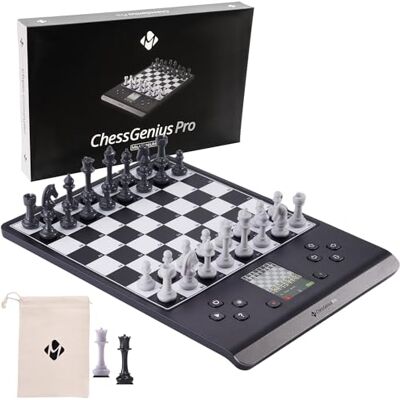 MILLENNIUM M815 ChessGenius PRO Schaakcomputer voor kinderen, beginners en gevorderden, intelligente schaaktrainer met vele trainingsopties en moeilijkheidsgraden MILLENNIUM M815 ChessGenius PRO Schaakcomputer voor kinderen, beginners en gevorderden, intelligente schaaktrainer met vele trainingsopties en moeilijkheidsgraden