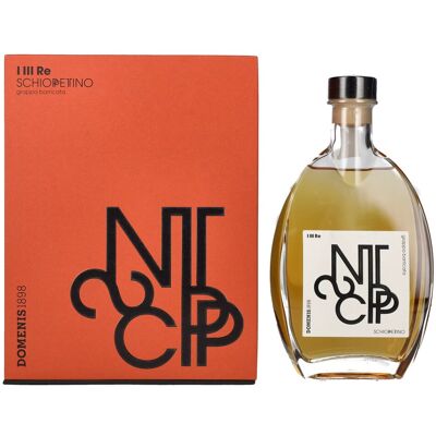 Domenis 1898 I III RE SCHIOPPETTINO grappa invecchiata barricata 40% Vol. 0,7l in geschenkverpakking Domenis 1898 I III RE SCHIOPPETTINO grappa invecchiata barricata 40% Vol. 0,7l in geschenkverpakking