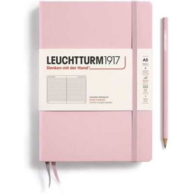 Leuchtturm1917 A5-notitieboekje, Medium, Gelinieerd, met Harde Kaft, 251 Genummerde Pagina's, Kleur Powder Leuchtturm1917 A5-notitieboekje, Medium, Gelinieerd, met Harde Kaft, 251 Genummerde Pagina's, Kleur Powder