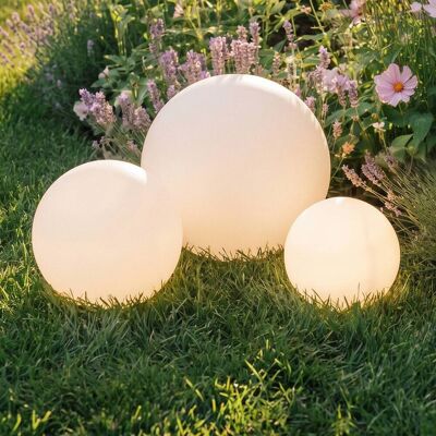 Lindby LED lamp op zonne-energie Lago, set van 3, bollen, grondpin, wit Lago, wit / opaal, Kunststof, Modern, solar tuinverlichting Lindby LED lamp op zonne-energie Lago, set van 3, bollen, grondpin, wit Lago, wit / opaal, Kunststof, Modern, solar tuinverlichting