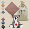 Wacht niet langer en geef de kersverse ouders en de baby het perfecte baby cadeau! Bestel nu ons Knuffel Heartbeat Small Coco Koala. Met badcape, naamborduring mogelijk. Inclusief cadeauverpakking. Badcape met Knuffel Heartbeat Small Coco Koala