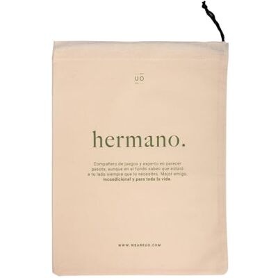 UO Stoffen cadeautas "Bruder Definition", 100% natuurlijk katoen, afmeting 24 cm x 30 cm, herbruikbaar, ideaal voor het verpakken van geschenken, met trekkoord. UO Stoffen cadeautas "Bruder Definition", 100% natuurlijk katoen, afmeting 24 cm x 30 cm, herbruikbaar, ideaal voor het verpakken van geschenken, met trekkoord.