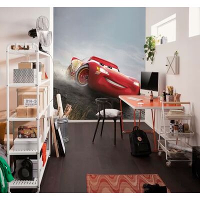 KOMAR Disney and Pixar Cars Shine Rood Behang - Muurbehang KOMAR Disney and Pixar Cars Shine Rood Behang - Muurbehang