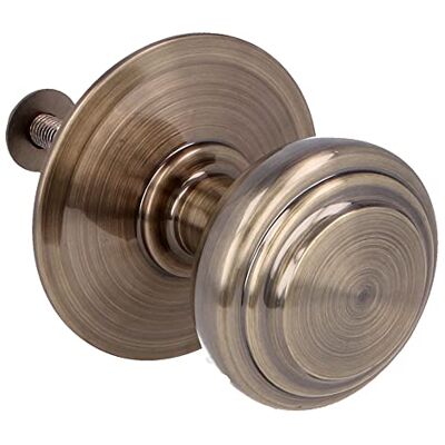 Amig Model 15 Massief messing deurknop met lederlook afwerking voor buitendeuren Diameter handgreep Ø70 mm · Hoogte 77 mm Inclusief bevestigingsschroef en moer Amig Model 15 Massief messing deurknop met lederlook afwerking voor buitendeuren Diameter handgreep Ø70 mm · Hoogte 77 mm Inclusief bevestigingsschroef en moer