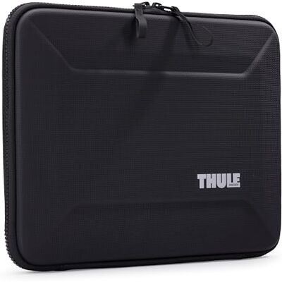 Thule Gauntlet Sleeve Geschikt voor 14" MacBook Stevige buitenbescherming Gewatteerde binnenkant voorkomt krassen en beschadigingen Thule Gauntlet Sleeve Geschikt voor 14" MacBook Stevige buitenbescherming Gewatteerde binnenkant voorkomt krassen en beschadigingen