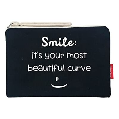 hello-bags . Make-up tas/toilettas/polstasje. Buitenkant: 100% katoen. Inclusief ritssluiting en voering. Verpakt in een geschenk kraft envelop. "SMILE". Kleur: Ecru/Zwart. 23 * 15,5 cm. hello-bags . Make-up tas/toilettas/polstasje. Buitenkant: 100% katoen. Inclusief ritssluiting en voering. Verpakt in een geschenk kraft envelop. "SMILE". Kleur: Ecru/Zwart. 23 * 15,5 cm.