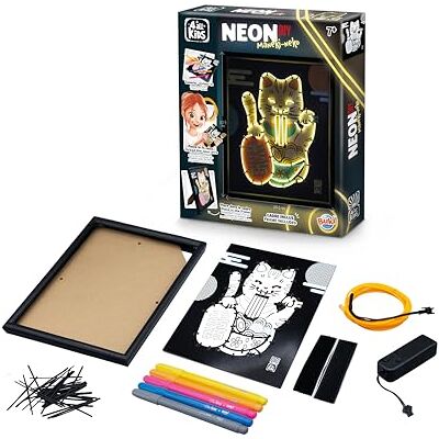 Buki France Maneki-Neko neonframe – doe-het-zelf set voor kinderen – kleuren, monteren en aansteken van de kat van geluk – 3 lichtmodi – installatie of ophanging – geïllustreerde handleiding – vanaf 7 jaar Buki France Maneki-Neko neonframe – doe-het-zelf set voor kinderen – kleuren, monteren en aansteken van de kat van geluk – 3 lichtmodi – installatie of ophanging – geïllustreerde handleiding – vanaf 7 jaar