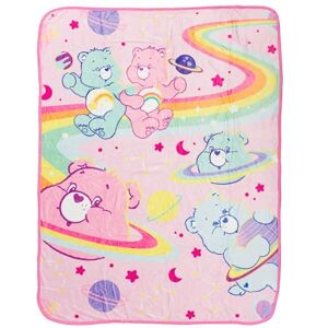 Silver Buffalo Care Bears Kosmische Beren 45" x 60" Raschel Gooi Silver Buffalo Care Bears Kosmische Beren 45" x 60" Raschel Gooi