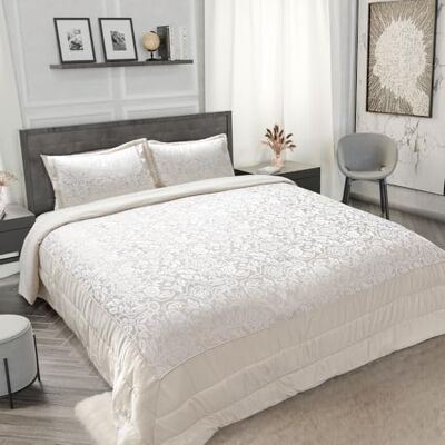 Emma Barclay Eden Versierde Jacquard Gewatteerde Sprei Set in Crème Past Dubbel/King Emma Barclay Eden Versierde Jacquard Gewatteerde Sprei Set in Crème Past Dubbel/King