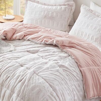 Madison Park Moderne alternatieve beddengoedset voor alle seizoenen met bijpassende sham, polyestermix, blush, kingsize Madison Park Moderne alternatieve beddengoedset voor alle seizoenen met bijpassende sham, polyestermix, blush, kingsize