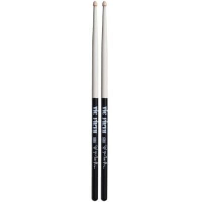 Vic Firth Drumsticks uit de Signature-serie Ahmir 'Questlove' Thompson Vic Grip American Hickory Wood Tip Vic Firth Drumsticks uit de Signature-serie Ahmir 'Questlove' Thompson Vic Grip American Hickory Wood Tip