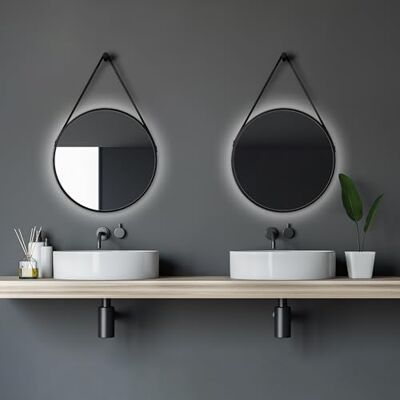 Talos Black Light met Ø 50 cm ronde spiegel met achtergrondverlichting spiegel met ophangband in lederlook hoogwaardig aluminium frame in mat zwart Talos Black Light met Ø 50 cm ronde spiegel met achtergrondverlichting spiegel met ophangband in lederlook hoogwaardig aluminium frame in mat zwart
