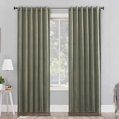 Sun Zero Hampshire Velvet Noise Reducing Thermal Extreme 100% verduisterende achterkant tab gordijnpaneel, 127 x 213 cm, mosgroen Sun Zero Hampshire Velvet Noise Reducing Thermal Extreme 100% verduisterende achterkant tab gordijnpaneel, 127 x 213 cm, mosgroen