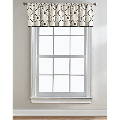 Curtainworks CHF Morocco Valance, 50" B x 18" L, Zwart Curtainworks CHF Morocco Valance, 50" B x 18" L, Zwart