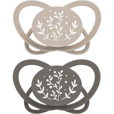 nip Butterfly 5-18 maanden Stijlvriendelijke, luchtdoorlatende babyfopspeen voor baby's. Duurzame fopspeen met zachte siliconen zuiger, incl. fopspeenbox 2 stuks, bruin/beige nip Butterfly 5-18 maanden Stijlvriendelijke, luchtdoorlatende babyfopspeen voor baby's. Duurzame fopspeen met zachte siliconen zuiger, incl. fopspeenbox 2 stuks, bruin/beige