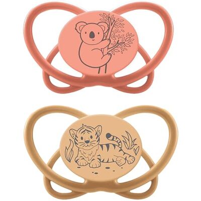 nip Butterfly 16-32 maanden 2-pack Stijlvriendelijke, tandvriendelijke babyfopspeen incl. fopspeenbox. Duurzame fopspeen met zachte siliconen zuiger, oranje/rood nip Butterfly 16-32 maanden 2-pack Stijlvriendelijke, tandvriendelijke babyfopspeen incl. fopspeenbox. Duurzame fopspeen met zachte siliconen zuiger, oranje/rood