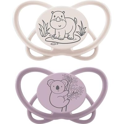 nip Butterfly 5-18 maanden 2-pack Stijlvriendelijke, tandvriendelijke babyfopspeen incl. fopspeenbox. Duurzame fopspeen met zachte siliconen zuiger, beige/paars nip Butterfly 5-18 maanden 2-pack Stijlvriendelijke, tandvriendelijke babyfopspeen incl. fopspeenbox. Duurzame fopspeen met zachte siliconen zuiger, beige/paars