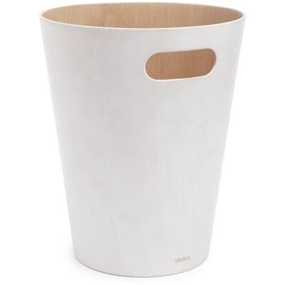 Umbra Woodrow Prullenbak Met Handgrepen, 7,5L, Wit/naturel Beukenhout, open duurzaam ontwerp, eenvoudig te verplaatsen, geschikt voor kleine ruimtes Umbra Woodrow Prullenbak Met Handgrepen, 7,5L, Wit/naturel Beukenhout, open duurzaam ontwerp, eenvoudig te verplaatsen, geschikt voor kleine ruimtes
