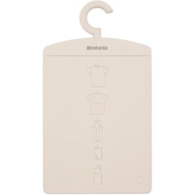 Brabantia Vouwplank (Soft Beige), gebruiksvriendelijke kledingvouwplank voor T-shirts & truien, kledinghanger met haak, kastaccessoire, 38,2 × 0,5 × 21,3 cm Brabantia Vouwplank (Soft Beige), gebruiksvriendelijke kledingvouwplank voor T-shirts & truien, kledinghanger met haak, kastaccessoire, 38,2 × 0,5 × 21,3 cm