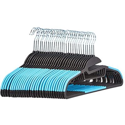Amazon Basics 30 stuks duurzame kunststof kleerhangers, met antislip rubberen coating en horizontale brug, blauw Amazon Basics 30 stuks duurzame kunststof kleerhangers, met antislip rubberen coating en horizontale brug, blauw