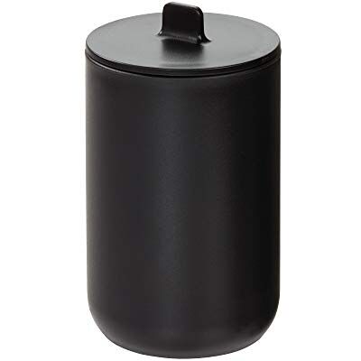 InterDesign iDesign, 28617, iDesign container met deksel, ronde kunststof houder voor cosmetica en make-up, wattenstaafjes en wattenschijfjes dispenser voor de badkamer, zwart, 8,0 cm diameter x 13 cm, zwart InterDesign iDesign, 28617, iDesign container met deksel, ronde kunststof houder voor cosmetica en make-up, wattenstaafjes en wattenschijfjes dispenser voor de badkamer, zwart, 8,0 cm diameter x 13 cm, zwart