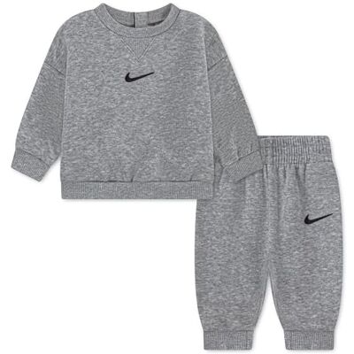 NIKE Essential Fleece Crew Set voor baby Dk Grey Heather 6 maanden NIKE Essential Fleece Crew Set voor baby Dk Grey Heather 6 maanden