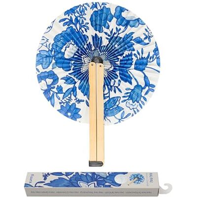 Fisura – Opvouwbare waaier met blauwe bloemen. Originele papieren waaier in een stijlvol ontwerp. Perfect voor bruiloften, feesten en ceremonies. Een leuk cadeau voor de gasten. Fisura – Opvouwbare waaier met blauwe bloemen. Originele papieren waaier in een stijlvol ontwerp. Perfect voor bruiloften, feesten en ceremonies. Een leuk cadeau voor de gasten.
