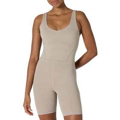 Amazon Essentials Active Formflex Boterzachte eendelige korte broek met geïntegreerde beha voor dames, Taupe, XS Amazon Essentials Active Formflex Boterzachte eendelige korte broek met geïntegreerde beha voor dames, Taupe, XS