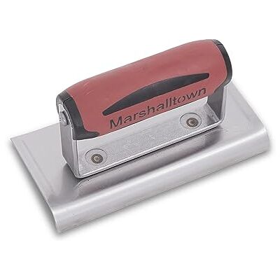 Marshalltown randtroffel met gebogen uiteinde, R 10mm, L 13 mm, met DuraSoft handvat, gemaakt van koolstofstaal, afmetingen: 152x102 mm Marshalltown randtroffel met gebogen uiteinde, R 10mm, L 13 mm, met DuraSoft handvat, gemaakt van koolstofstaal, afmetingen: 152x102 mm