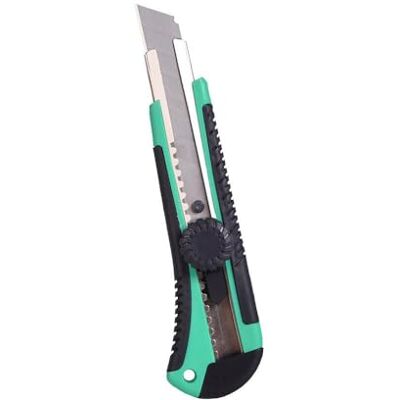 Blendend Intrekbaar cuttermes 18 mm in groen en zwart, roestvrij staal. Met vergrendeling, ergonomische handgreep en antislip wiel. Ideaal voor nauwkeurige sneden. Afmetingen: 3 x 16 x 4,5 cm. Blendend Intrekbaar cuttermes 18 mm in groen en zwart, roestvrij staal. Met vergrendeling, ergonomische handgreep en antislip wiel. Ideaal voor nauwkeurige sneden. Afmetingen: 3 x 16 x 4,5 cm.