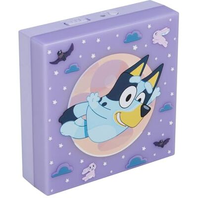 Paladone Bluey Nachtlampje, Stick-On led-wandlamp met autosensor en instelbare helderheid, werkt op batterijen, voor kinderkamers, officieel gelicentieerde merchandise Paladone Bluey Nachtlampje, Stick-On led-wandlamp met autosensor en instelbare helderheid, werkt op batterijen, voor kinderkamers, officieel gelicentieerde merchandise
