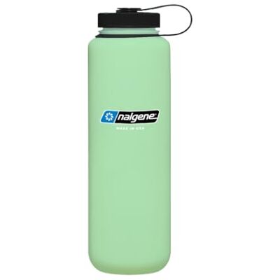Nalgene Sustain Tritan BPA-vrije waterfles gemaakt van materiaal afgeleid van 50% plastic afval (met behulp van ISCC gecertificeerde massabalance), 40 oz, brede mond, gloeiend groen Nalgene Sustain Tritan BPA-vrije waterfles gemaakt van materiaal afgeleid van 50% plastic afval (met behulp van ISCC gecertificeerde massabalance), 40 oz, brede mond, gloeiend groen