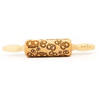 Folkroll 13265, decoratief mini-deegroller met 2 handgrepen, gravure van traditionele Elzass Breetzels, beukenhout, 240 x 45 x 45 mm Folkroll 13265, decoratief mini-deegroller met 2 handgrepen, gravure van traditionele Elzass Breetzels, beukenhout, 240 x 45 x 45 mm