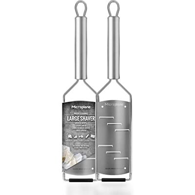 Microplane Keukenrasp grote schaaf voor harde kaas, chocolade en truffel uit de Professional Serie van roestvrij staal Microplane Keukenrasp grote schaaf voor harde kaas, chocolade en truffel uit de Professional Serie van roestvrij staal