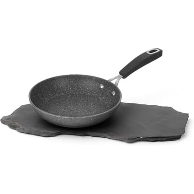 KASANOVA Pan New Petra Dark Antiaanbakpan voor alle kookplaten ø 20 cm KASANOVA Pan New Petra Dark Antiaanbakpan voor alle kookplaten ø 20 cm