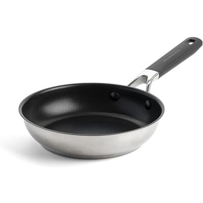 KitchenAid Classic Stainless Steel koekenpan 20 cm Pan uit rvs PFAS-vrije keramische antiaanbaklaag Inductiepan geschikt voor alle vuren Stay-Cool handgreep Ovenbestendig tot 160 °C Zilver KitchenAid Classic Stainless Steel koekenpan 20 cm Pan uit rvs PFAS-vrije keramische antiaanbaklaag Inductiepan geschikt voor alle vuren Stay-Cool handgreep Ovenbestendig tot 160 °C Zilver
