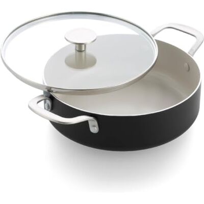 KitchenAid Aluminium Hapjespan Keramisch Antiaanbak met Glazen Deksel en Hulpgreep, 24 cm/3,1 L, PFAS-Vrij, Inductie, RVS-Greep, Ovenbestendig, Vaatwasmachinebestendig, Zwart KitchenAid Aluminium Hapjespan Keramisch Antiaanbak met Glazen Deksel en Hulpgreep, 24 cm/3,1 L, PFAS-Vrij, Inductie, RVS-Greep, Ovenbestendig, Vaatwasmachinebestendig, Zwart