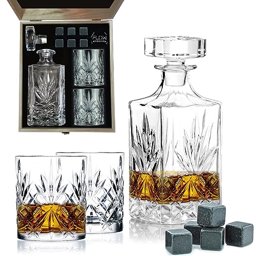 FLOW Barware Klassieke whiskykaraf en whiskyglazen cadeauset   Inclusief 750 ml whiskykaraf, whiskyglazen set van 2 met whiskystenen en houten displaydoos   Whiskycadeausets voor mannen