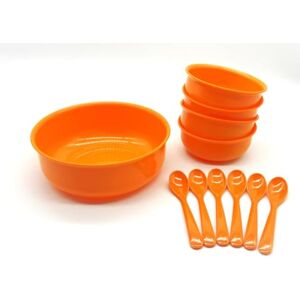 Kimmel Kommenset oranje bestaat uit 4 kleine kommen, 6 lepels en 1 grote kom Kimmel Kommenset oranje bestaat uit 4 kleine kommen, 6 lepels en 1 grote kom