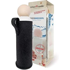 Zirben Familie ZirbenBall drinkfles • 1 liter glas met arvenbol & vilten hoes • waterfles voor onderweg van arvenfamilie bekend van de vakhandel & de hotellerie Zirben Familie ZirbenBall drinkfles • 1 liter glas met arvenbol & vilten hoes • waterfles voor onderweg van arvenfamilie bekend van de vakhandel & de hotellerie