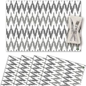 Vilber , Set van 4 placemats van vinyl, wasbaar, waterdicht, vuilafstotend, antislip, anti-aanbaklaag, hittebestendig, Ikat-Mallorca-stijl, zigzag, grijs CALANOVA Vilber , Set van 4 placemats van vinyl, wasbaar, waterdicht, vuilafstotend, antislip, anti-aanbaklaag, hittebestendig, Ikat-Mallorca-stijl, zigzag, grijs CALANOVA