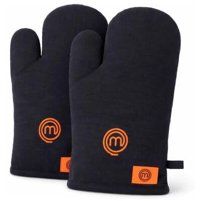 Master Chef MasterChef Zwarte ovenwanten (1 paar) hittebestendige keukenhandschoenen van 100% katoen pannenlappen met oranje logo grillhandschoenen met oog voor keuken en grill Master Chef MasterChef Zwarte ovenwanten (1 paar) hittebestendige keukenhandschoenen van 100% katoen pannenlappen met oranje logo grillhandschoenen met oog voor keuken en grill