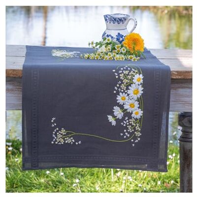 Vervaco Borduurpakket Voorbedrukt Tafelloper Borduurwerk Kit MADELIEFJES Borduurwerk Set 40 x 100 cm Tafellinnen Decor Handwerken Pakket Knutselen voor Volwassenen Creatief Cadeau Vervaco Borduurpakket Voorbedrukt Tafelloper Borduurwerk Kit MADELIEFJES Borduurwerk Set 40 x 100 cm Tafellinnen Decor Handwerken Pakket Knutselen voor Volwassenen Creatief Cadeau