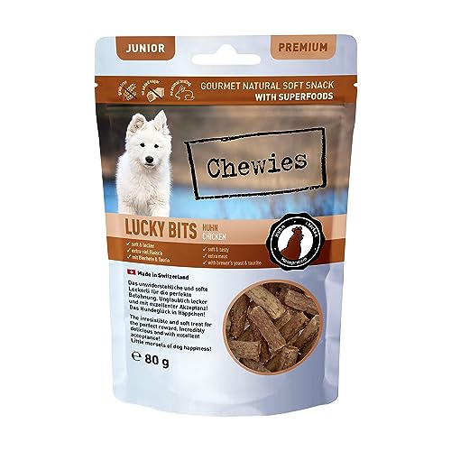 Chewies Lucky Bits Kip Junior hondensnacks voor puppy's, graanvrij en zacht, met veel eiwitten en superfoods zoals biergist of ginkgo, zonder suiker (80 g)