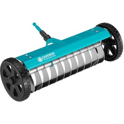 Gardena combisystem verticuteerboy: Verticuteergereedschap voor het verwijderen van mos, onkruid en vilt uit gazons, 32 cm werkbreedte, met robuuste wielen en slagas voor comfortabel werken (3395-88) Gardena combisystem verticuteerboy: Verticuteergereedschap voor het verwijderen van mos, onkruid en vilt uit gazons, 32 cm werkbreedte, met robuuste wielen en slagas voor comfortabel werken (3395-88)