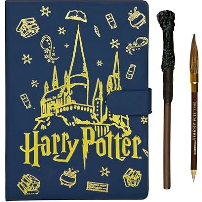 Undercover Harry Potter Notitieboekje, A5-formaat, magneetsluiting, 80 vellen FSC-papier, toverstift en potlood in bezemdesign, stijlvolle schrijfset voor notities en creativiteit Undercover Harry Potter Notitieboekje, A5-formaat, magneetsluiting, 80 vellen FSC-papier, toverstift en potlood in bezemdesign, stijlvolle schrijfset voor notities en creativiteit