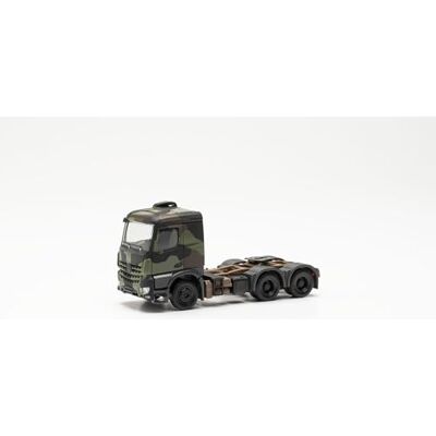 Herpa Vrachtwagen model Mercedes-Benz Arocs 6x4 trekker Bundeswehr, miniatuur op schaal 1:87, verzamelstuk, Made in Germany, kunststof Herpa Vrachtwagen model Mercedes-Benz Arocs 6x4 trekker Bundeswehr, miniatuur op schaal 1:87, verzamelstuk, Made in Germany, kunststof