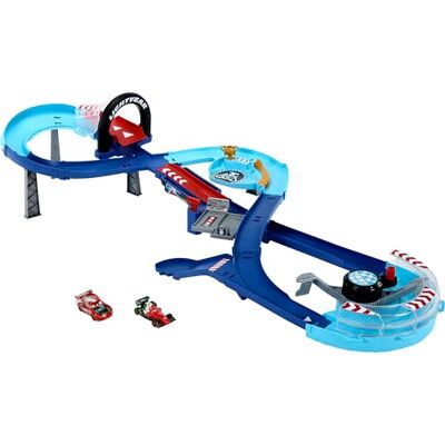 Mattel Disney en Pixar Cars speelset met 2 speelgoedauto's, Bliksem McQueen en Francesco Bernoulli, WRC racebaan met sprong met door kinderen aangedreven booster, HXJ32 Mattel Disney en Pixar Cars speelset met 2 speelgoedauto's, Bliksem McQueen en Francesco Bernoulli, WRC racebaan met sprong met door kinderen aangedreven booster, HXJ32