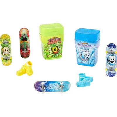 Hot Wheels Skate vingerboards en skateschoenen, 2 smaakverpakkingen met 2 exclusieve boards en 1 paar verwijderbare skateschoenen in draagbare opbergbakken, HWV21 Hot Wheels Skate vingerboards en skateschoenen, 2 smaakverpakkingen met 2 exclusieve boards en 1 paar verwijderbare skateschoenen in draagbare opbergbakken, HWV21